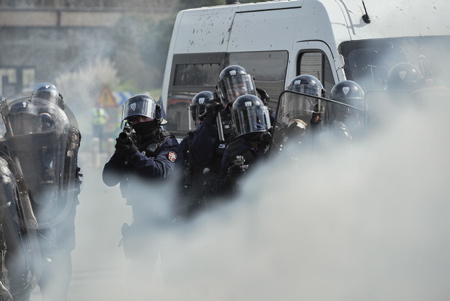 À Bayonne au Pays basque, mobilisation contre la réforme des retraites le jeudi 23 mars 2023. Neuvième journée de mobilisation, avec 24 000 manifestants ou 9 500 selon les forces de lordre. Un rassemblement avec quelques affrontements contre les CRS.
In Bayonne in the Basque Country, mobilization against the pension reform on Thursday March 23, 2023. Ninth day of mobilization, with 24,000 demonstrators or 9,500 according to the police. A rally with some clashes against the CRS.
Bayonne, Pays basque, Région Nouvelle-Aquitaine, Aquitaine, France, Europe.