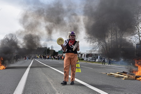 À Bayonne au Pays basque, mobilisation contre la réforme des retraites le jeudi 23 mars 2023. Neuvième journée de mobilisation, avec 24 000 manifestants ou 9 500 selon les forces de lordre. Un rassemblement avec quelques affrontements contre les CRS.
In Bayonne in the Basque Country, mobilization against the pension reform on Thursday March 23, 2023. Ninth day of mobilization, with 24,000 demonstrators or 9,500 according to the police. A rally with some clashes against the CRS.
Bayonne, Pays basque, Région Nouvelle-Aquitaine, Aquitaine, France, Europe.