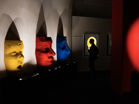 Exposition ART OF THE BRICK à Toulouse sur le site des "Espaces EDF Bazacle EDF Bazacle". (photo) BLUE, RED, YELLOW FACEMASK. L'univers de Nathan Sawaya est un monde plein de joie et de couleurs. Avec plus de 1 million de briques LEGO®, l’artiste a réalisé pas moins de 70 œuvres qui inspirent autant les enfants que les adultes à réfléchir sur le sens de l’art, un sourire aux lèvres. La collection comprend une grande variété de sculptures originales, mais aussi des versions réimaginées de certains des chefs-d'œuvre artistiques les plus célèbres du monde, tels que le David de Michel-Ange, la Nuit étoilée de Van Gogh et la Joconde de De Vinci.

ART OF THE BRICK exhibition in Toulouse on the “Espaces EDF Bazacle EDF Bazacle” site. (photo) the work BLUE, RED, YELLOW FACEMASK. Nathan Sawaya's universe is a world full of joy and color. With more than 1 million LEGO® bricks, the artist has created no less than 70 works that inspire children and adults alike to reflect on the meaning of art, with a smile on their lips. The collection includes a wide variety of original sculptures, but also reimagined versions of some of the world's most famous artistic masterpieces, such as Michelangelo's David, Van Gogh's Starry Night and De Vinci.

Toulouse, Occitanie, Haute-Garonne, France, Europe