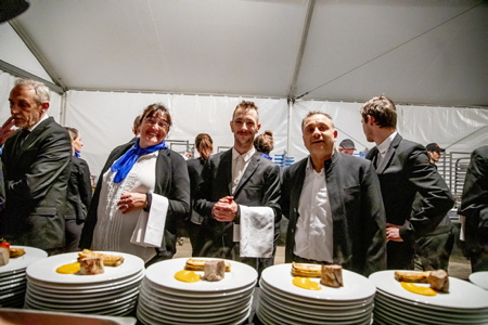Bienvenue dans le monde des Traiteurs et organisateurs de réceptions ici : le traiteur Jardins & Saveurs traiteur de france, intervention et mise en place du service de restauration et de la reception pour 900 convives lors d'un congrès. Anniversaire des 100 ans de la création de l'entreprise LINDT France à Oloron Sainte Marie.
Welcome to the world of caterers and reception organizers here: the caterer Jardins & Saveurs caterer de France, intervention and implementation of the catering service and reception for 900 guests during a Congress. Anniversary of the 100th anniversary of the creation of the LINDT France company in Oloron Sainte Marie.
Oloron-Sainte-Marie, 64 , Nouvelle Aquitaine, Pyrénées Atlantiques, Sud Ouest, France, Europe.
New Aquitaine.