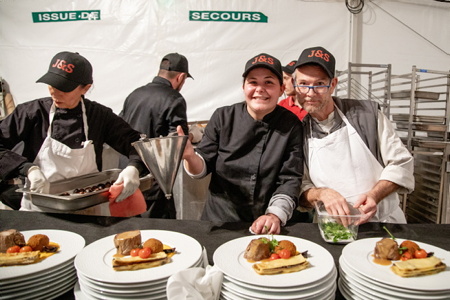 Bienvenue dans le monde des Traiteurs et organisateurs de réceptions ici : le traiteur Jardins & Saveurs traiteur de france, intervention et mise en place du service de restauration et de la reception pour 900 convives lors d'un congrès. Anniversaire des 100 ans de la création de l'entreprise LINDT France à Oloron Sainte Marie.
Welcome to the world of caterers and reception organizers here: the caterer Jardins & Saveurs caterer de France, intervention and implementation of the catering service and reception for 900 guests during a Congress. Anniversary of the 100th anniversary of the creation of the LINDT France company in Oloron Sainte Marie.
Oloron-Sainte-Marie, 64 , Nouvelle Aquitaine, Pyrénées Atlantiques, Sud Ouest, France, Europe.
New Aquitaine.
