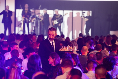 Bienvenue dans le monde des Traiteurs et organisateurs de réceptions ici : le traiteur Jardins & Saveurs traiteur de france, intervention et mise en place du service de restauration et de la reception pour 900 convives lors d'un congrès. Anniversaire des 100 ans de la création de l'entreprise LINDT France à Oloron Sainte Marie.
Welcome to the world of caterers and reception organizers here: the caterer Jardins & Saveurs caterer de France, intervention and implementation of the catering service and reception for 900 guests during a Congress. Anniversary of the 100th anniversary of the creation of the LINDT France company in Oloron Sainte Marie.
Oloron-Sainte-Marie, 64 , Nouvelle Aquitaine, Pyrénées Atlantiques, Sud Ouest, France, Europe.
New Aquitaine.