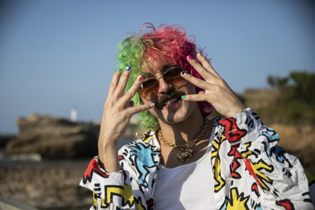 Portrait de l'artiste Julien Granel, chanteur multi-instrumentiste à l'univers coloré à Biarritz sur la côte basque, avant sa prestation sur le BIARRITZ HALL MUSIC FESTIVAL. Julien Granel, originaire de Rion des Landes, a été découvert dans l'émission télé « la nouvelle star » en 2013.
Portrait of the artist Julien Granel, multi-instrumentalist singer with a colorful universe in Biarritz on the Basque coast, before his performance at the BIARRITZ HALL MUSIC FESTIVAL. Julien Granel, originally from Rion des Landes, was discovered in the TV show “La Nouvelle Star” in 2013.
Biarritz, Pays basque 64, Nouvelle-Aquitaine, Pyrénées-Atlantiques, Sud-ouest, France, Europe, New aquitaine, Basque contry.