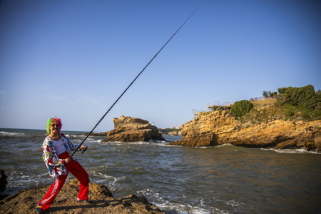 Portrait de l'artiste Julien Granel, chanteur multi-instrumentiste à l'univers coloré à Biarritz sur la côte basque, avant sa prestation sur le BIARRITZ HALL MUSIC FESTIVAL. Julien Granel, originaire de Rion des Landes, a été découvert dans l'émission télé « la nouvelle star » en 2013.
Portrait of the artist Julien Granel, multi-instrumentalist singer with a colorful universe in Biarritz on the Basque coast, before his performance at the BIARRITZ HALL MUSIC FESTIVAL. Julien Granel, originally from Rion des Landes, was discovered in the TV show “La Nouvelle Star” in 2013.
Biarritz, Pays basque 64, Nouvelle-Aquitaine, Pyrénées-Atlantiques, Sud-ouest, France, Europe, New aquitaine, Basque contry.