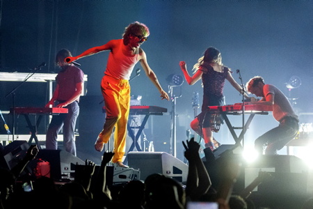 L'artiste Julien Granel, multi-instrumentiste à l'univers coloré est monté sur scène avant son SET DJ avec le groupe lors de la troisème édition du BIARRITZ HALL MUSIC FESTIVAL. Julien Granel, originaire de Rion des Landes, a été découvert dans l'émission télé « la nouvelle star » en 2013.
The artist Julien Granel, multi-instrumentalist with a colorful universe, took the stage before his DJ SET with the group during the third edition of the BIARRITZ HALL MUSIC FESTIVAL. Julien Granel, originally from Rion des Landes, was discovered in the TV show “La Nouvelle Star” in 2013.
Biarritz, Pays basque 64, Nouvelle-Aquitaine, Pyrénées-Atlantiques, Sud-ouest, France, Europe, New aquitaine, Basque contry.