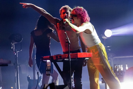 L'artiste Julien Granel, multi-instrumentiste à l'univers coloré est monté sur scène avant son SET DJ avec le groupe lors de la troisème édition du BIARRITZ HALL MUSIC FESTIVAL. Julien Granel, originaire de Rion des Landes, a été découvert dans l'émission télé « la nouvelle star » en 2013.
The artist Julien Granel, multi-instrumentalist with a colorful universe, took the stage before his DJ SET with the group during the third edition of the BIARRITZ HALL MUSIC FESTIVAL. Julien Granel, originally from Rion des Landes, was discovered in the TV show “La Nouvelle Star” in 2013.
Biarritz, Pays basque 64, Nouvelle-Aquitaine, Pyrénées-Atlantiques, Sud-ouest, France, Europe, New aquitaine, Basque contry.