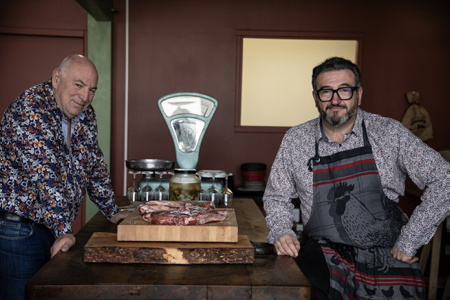 Club de degustation et magasin de 2P GOURMANDS 2P Gourmands « Les Épicuriens dénicheurs de saveurs » ouvert à toutes et tous. Pascal et Pierre vous ouvrent leur portes village Iraty à Biarritz. Des mets gourmands et d'exceptions issus du Pays basque, de France, d'Espagne, du Portugal et bientôt d’Italie ainsi qu’une belle sélection de vin, en particulier avec une exclusivité de vin des cépages de la région de l’Alentejo au sud du Portugal disponible à la vente dans la partie magasin. Le Club des Épicuriens dénicheurs de saveurs vous attend Village Iraty à Biarritz 12 rue des mésanges Lot 1. Une adresse gastronomique à découvrir avec par exemple avec sa série de « Planches des derrières » 15 euros pièce, avec la Cecina de bœuf, la Jambon Ibérique Réserva, la Jambon Ibérique Beyota et enfin la Paleta (épaule) Beyota. Côté brasero c’est le magnifique et tendre Bœuf de Bazas IGP qui vous attend. Ouvert les Jeudi et vendredi de 18h00 à XXXX , les samedi de 11h00 à 14h00. Pour un repas au brasero tous les jours mais uniquement sur réservation. Contact Pierre : 2pgourmands@gmail.com / +33 06 30 55 61 25. Bonne dégustation ! 

Biarritz, Pays basque, Nouvelle-Aquitaine, New-Aquitaine, Pyrénées-Atlantiques, Pays Basque, Europe, France.