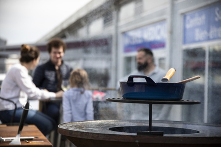 Club de degustation et magasin de 2P GOURMANDS 2P Gourmands « Les Épicuriens dénicheurs de saveurs » ouvert à toutes et tous. Pascal et Pierre vous ouvrent leur portes village Iraty à Biarritz. Des mets gourmands et d'exceptions issus du Pays basque, de France, d'Espagne, du Portugal et bientôt d’Italie ainsi qu’une belle sélection de vin, en particulier avec une exclusivité de vin des cépages de la région de l’Alentejo au sud du Portugal disponible à la vente dans la partie magasin. Le Club des Épicuriens dénicheurs de saveurs vous attend Village Iraty à Biarritz 12 rue des mésanges Lot 1. Une adresse gastronomique à découvrir avec par exemple avec sa série de « Planches des derrières » 15 euros pièce, avec la Cecina de bœuf, la Jambon Ibérique Réserva, la Jambon Ibérique Beyota et enfin la Paleta (épaule) Beyota. Côté brasero c’est le magnifique et tendre Bœuf de Bazas IGP qui vous attend. Ouvert les Jeudi et vendredi de 18h00 à XXXX , les samedi de 11h00 à 14h00. Pour un repas au brasero tous les jours mais uniquement sur réservation. Contact Pierre : 2pgourmands@gmail.com / +33 06 30 55 61 25. Bonne dégustation ! 

Biarritz, Pays basque, Nouvelle-Aquitaine, New-Aquitaine, Pyrénées-Atlantiques, Pays Basque, Europe, France.