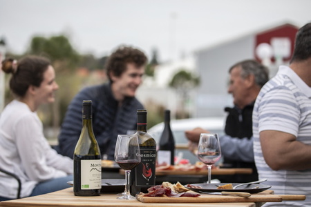 Club de degustation et magasin de 2P GOURMANDS 2P Gourmands « Les Épicuriens dénicheurs de saveurs » ouvert à toutes et tous. Pascal et Pierre vous ouvrent leur portes village Iraty à Biarritz. Des mets gourmands et d'exceptions issus du Pays basque, de France, d'Espagne, du Portugal et bientôt d’Italie ainsi qu’une belle sélection de vin, en particulier avec une exclusivité de vin des cépages de la région de l’Alentejo au sud du Portugal disponible à la vente dans la partie magasin. Le Club des Épicuriens dénicheurs de saveurs vous attend Village Iraty à Biarritz 12 rue des mésanges Lot 1. Une adresse gastronomique à découvrir avec par exemple avec sa série de « Planches des derrières » 15 euros pièce, avec la Cecina de bœuf, la Jambon Ibérique Réserva, la Jambon Ibérique Beyota et enfin la Paleta (épaule) Beyota. Côté brasero c’est le magnifique et tendre Bœuf de Bazas IGP qui vous attend. Ouvert les Jeudi et vendredi de 18h00 à XXXX , les samedi de 11h00 à 14h00. Pour un repas au brasero tous les jours mais uniquement sur réservation. Contact Pierre : 2pgourmands@gmail.com / +33 06 30 55 61 25. Bonne dégustation ! 

Biarritz, Pays basque, Nouvelle-Aquitaine, New-Aquitaine, Pyrénées-Atlantiques, Pays Basque, Europe, France.