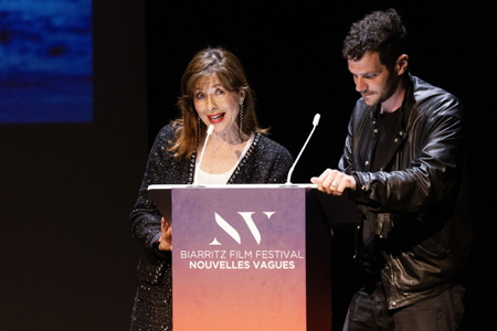 La Maire de Biarritz Maider Arosteguy au centre avec l'acteur et réalisateur Félix Moati Festival International du FILM DE BIARRITZ NOUVELLES VAGUES seconde édition soirée de clôture le 22 juin 2024.

The Mayor of Biarritz Maider Arosteguy in the center with the actor and director Félix Moati BIARRITZ International FILM Festival NOUVELLES VAGUES second edition closing evening on June 22, 2024.

Biarritz, Pays basque, 64 , Nouvelle Aquitaine, Pyrénées Atlantiques, Sud Ouest, France, Europe.
New Aquitaine, Basque Country.