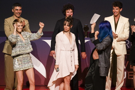 Le Grand Jury 2024 Margaret Zhang, au centre Kim Higelin et Zoey Deutch AG lors du Festival International du FILM DE BIARRITZ NOUVELLES VAGUES seconde édition soirée de clôture le 22 juin 2024.

The 2024 Grand Jury Margaret Zhang, center Kim Higelin and Zoey Deutch AG during the BIARRITZ NOUVELLES VAGUES International FILM Festival second edition closing evening on June 22, 2024.

Biarritz, Pays basque, 64 , Nouvelle Aquitaine, Pyrénées Atlantiques, Sud Ouest, France, Europe.
New Aquitaine, Basque Country.