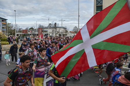 Arrivée à Bayonne le 24 mars 2024 de la course de la Korrika au Pays Basque. La Korrika est une course organise par l association AEK ( Alfabetatze Euskalduntze Koordinakundea) association de cours de basque aux adultes afin de lever des fonds pour devellopper la langue basque.

Arrival in Bayonne on March 24, 2024 for the Korrika race in the Basque Country. The Korrika is a race organized by the AEK association (Alfabetatze Euskalduntze Koordinakundea), an association of Basque courses for adults in order to raise funds to develop the Basque language.

Bayonne, Pays Basque, Region Nouvelle-Aquitaine, Pyrenees-Atlantiques France, Europe.