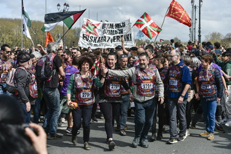 Arrivée à Bayonne le 24 mars 2024 de la course de la Korrika au Pays Basque. La Korrika est une course organise par l association AEK ( Alfabetatze Euskalduntze Koordinakundea) association de cours de basque aux adultes afin de lever des fonds pour devellopper la langue basque.

Arrival in Bayonne on March 24, 2024 for the Korrika race in the Basque Country. The Korrika is a race organized by the AEK association (Alfabetatze Euskalduntze Koordinakundea), an association of Basque courses for adults in order to raise funds to develop the Basque language.

Bayonne, Pays Basque, Region Nouvelle-Aquitaine, Pyrenees-Atlantiques France, Europe.